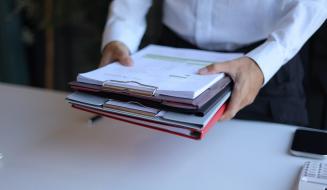 Contrato digital vs. tradicional: qual é melhor? Compare